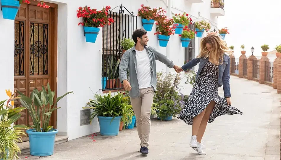 pareja-contenta-marbella